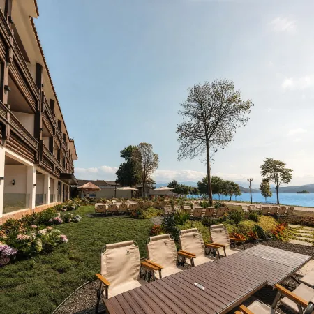 Lugu Lake Qingchen International Lake View Resort Manor (Daluoshui Pier Branch)