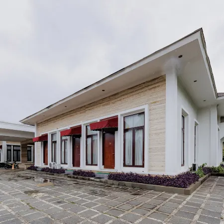 RedDoorz Premium Near Stasiun Lenteng Agung