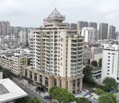 Ruili Hotel - parking