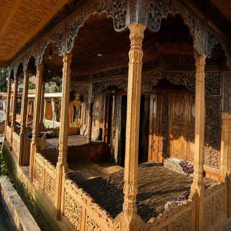 Baktoo Palace premium Houseboat