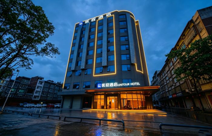 Unitour Hotel (Yulin Xingye High-speed Railway Station Xingye County People's Government Branch)