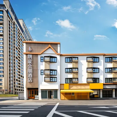 Trip.com Chain Hotel (Zhengzhou Zoo Guomao 360 Branch) Hotels near Henan Museum