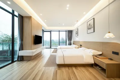Dongyunge Hotel (Zigong Fangte Dinosaur Kingdom) Hotels in Fantawild Dino Kingdom/Dinosaur Museum