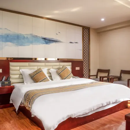 Lvchun Green East Business Hotel