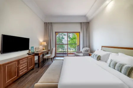 Qunyinghui Holiday Hotel Отели рядом с достопримечательностью «Dixiadao Stone Forest»