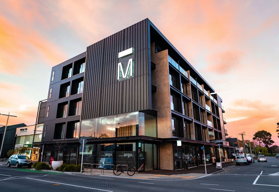 더 메이페어 호텔의 프런트 데스크 및 로비