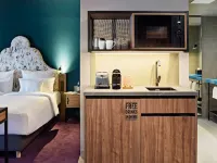 Me and All Hotel Dusseldorf Oberkassel, by Hyatt Отели рядом с достопримечательностью «Штокум»