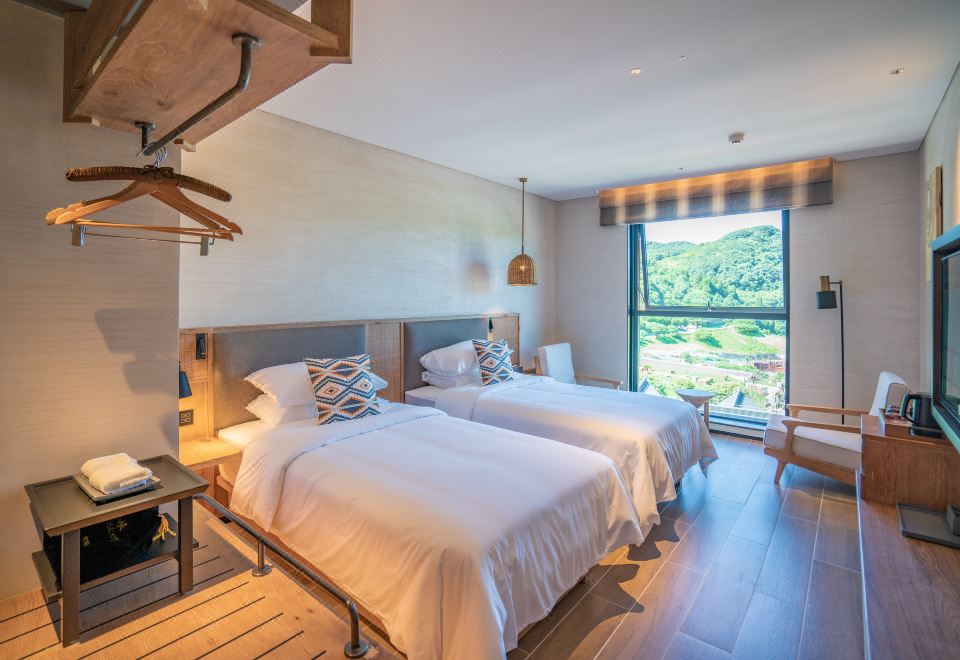 1. 진포 마운틴 홀..