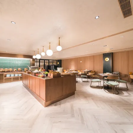 Orange Hotel (Dalian North Railway Station) Отели рядом с достопримечательностью «Железнодорожный вокзал Далянь-Северный»