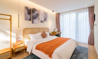 Floral Hotel · Valley Haven Private Spring Courtyard Hotel