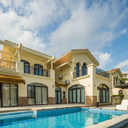 Sun Moon Beach swimming pool courtyard (Shek Mui Wan Shop)