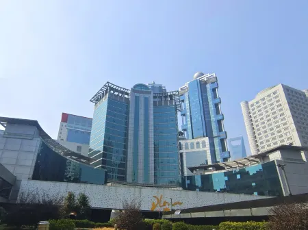 Banyueli Hotel Shanghai (Shanghai Lujiazui Oriental Pearl Mall Road Subway Station)