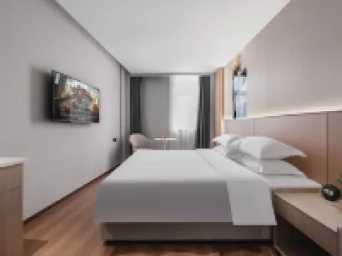 亞特蘭·麗嘉酒店（義烏國際商貿城市場三挺路夜市步行街店） 鄰近雞鳴山公園-鳳翔閣的酒店