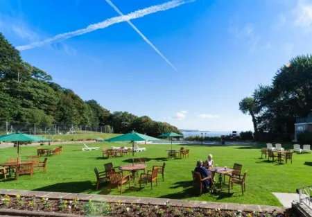 Langstone Cliff Hotel Отели в г. Долиш