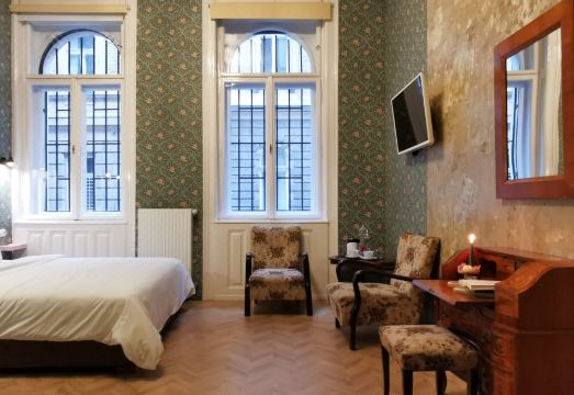 메트로폴리스 호텔 객실의 깔끔한 모습