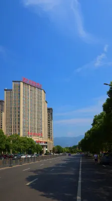 Luyi International Hotel Hotell i Chaisang District