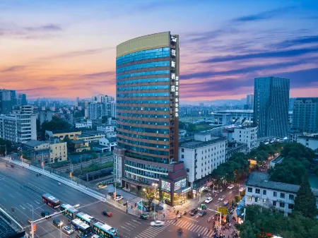 Hans Elegant Hotel Zhuzhou (Railway Station Clothing Market Center Plaza) Отели рядом с достопримечательностью «College of Chemical Engineering»