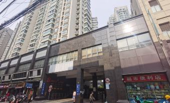 Donghuang House B&B (North Bund Nanjing Road Pedestrian Street)