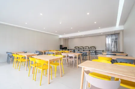 Pengduo Hotel (Linyi Baoli Fortune Plaza Tongda South Road) Отели рядом с достопримечательностью «Luozhuang Zoo»