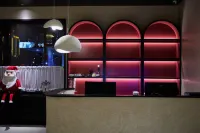 Too Hen not too late designer hotel