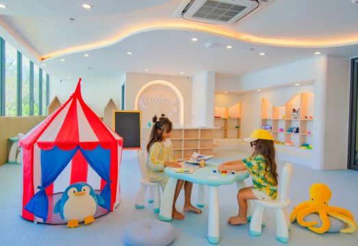 윈덤 라 비타 푸켓 수영장과 객실 뷰