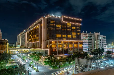 Hotel Okura Manila at Newport World Resorts Отели рядом с достопримечательностью «Шрайн оф Сейнт Терес оф Чилд Джесус»