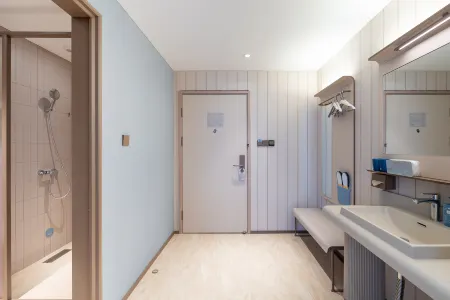 HanTing Hotel (Zhuhai North Railway Station Baolongcheng) Отели рядом с достопримечательностью «Zhuhai Branch of Beijing Normal University Dormitory»