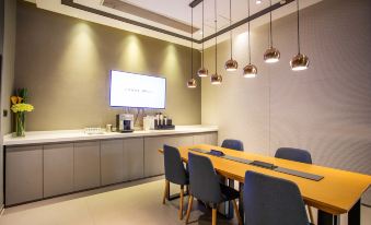 huobao Esports Hotel (Shanghai Fengxian Jinhui Commercial Plaza)