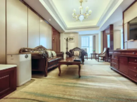 Hanzhong Rongjia International Hotel (Hanjiang Wetland Park Store) Hotels near Hanzhong Mount Longtoushan International Tourism Resort