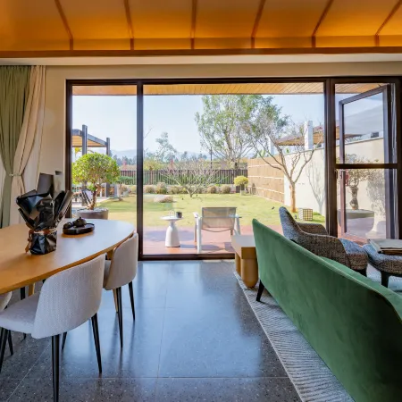 DongFengYun-Muyin Hot Spring Villa Hotel