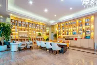 Vienna Hotel(Hezhou Lingfeng Plaza Diversified Global City Store)