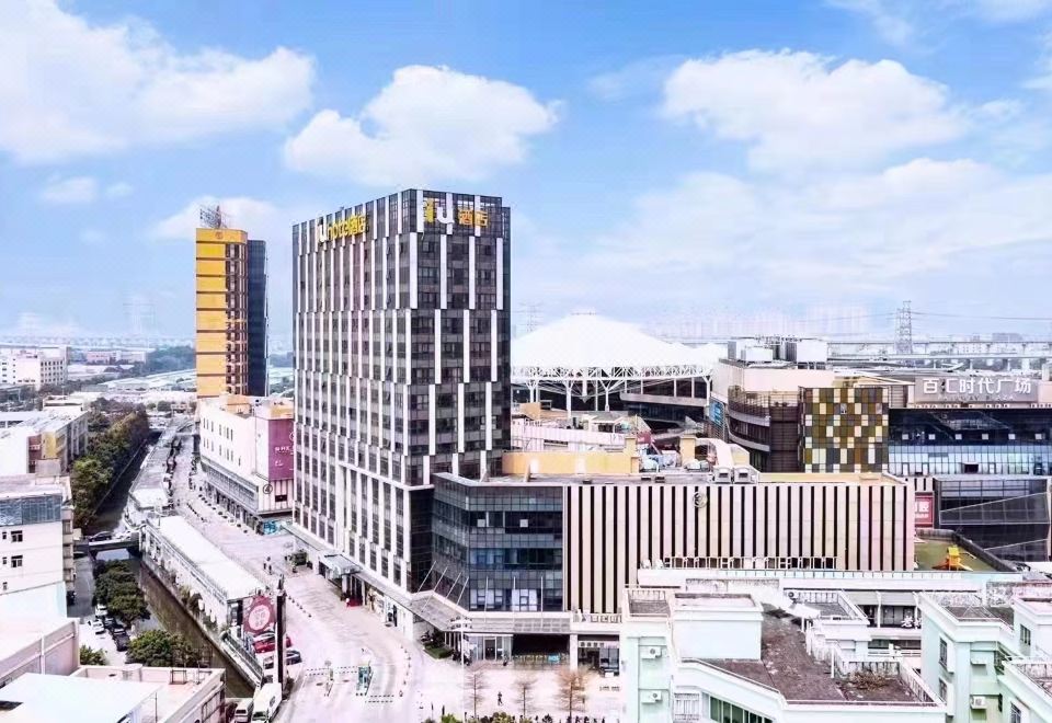 IU Hotel (Zhongshan Xiaolan Parkway Plaza) - Housity