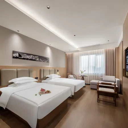 Biyang Jinfeng Hotel (Tongshanhu Avenue)