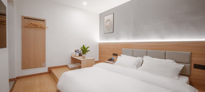 Leman Hotel (Leshan Zhanggong Bridge Gourmet Street) Hotels in Leshan