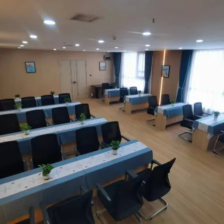Yiyi Boutique Hotel (Xi'an Afanggong South Subway Station JiuJiu Great Qin Theatre ) Отели рядом с достопримечательностью «Горячая Источники Большого Цзян»