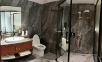 Pingbian Dishui Miaocheng Resort Hotel - Bãi đậu xe