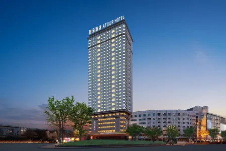 ATOUR Hotel Urumqi People's Square South Gate Subway Station Отели рядом с достопримечательностью «Xinjiang University Gymnasium»