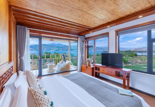 Yingyue Lakeside Inn