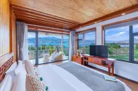 Yingyue Lakeside Inn