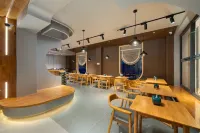 Four Seasons Hotel Manfeng (Zhangzhou Vocational College) - Romantic