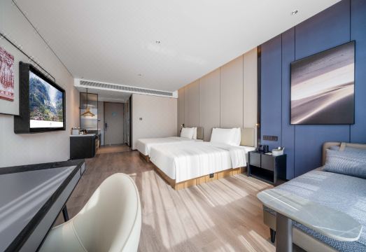 2. 아투어 호텔 충..