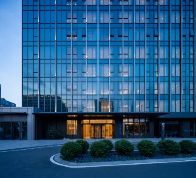 Shanghai Fangyu Hotel (Hongqiao Airport) Отели рядом с достопримечательностью «Xinshang Life Square»