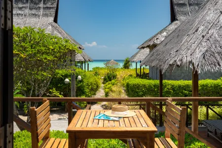 SAii Phi Phi Island Village Отели рядом с достопримечательностью «Пхи-Пхи-Дон»