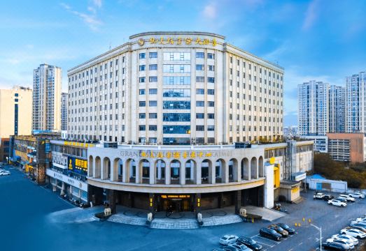 凯美格兰德大酒店（青山湖万达广场店）外景图