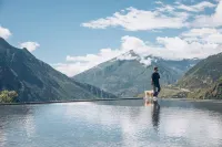 โรงแรมบ่อน้ำพุร้อนส่วนตัวไลท์แอนด์ฟอเรสต์พีกาบูคลิฟ