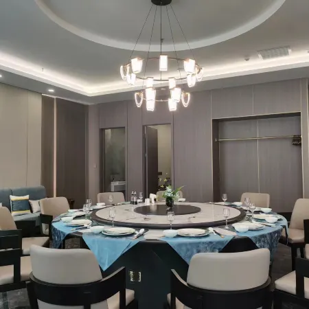 Baicheng Hotel