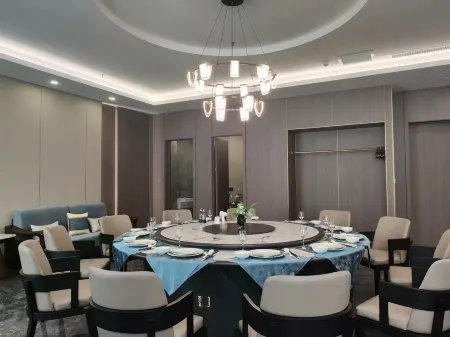 Baicheng Hotel Отели в г. Байчэн