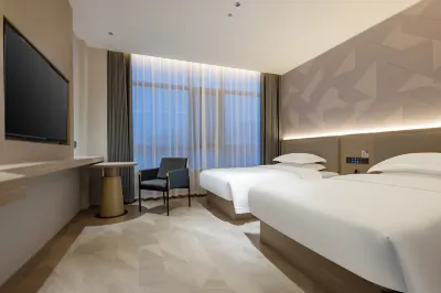 Huayi Collection Hotel (Hubei Minzu University) Các khách sạn gần Hubei University for Nationalities (Longdonghe Road)