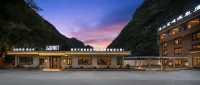 Chushan Mingjing Hot Spring Resort Hotel