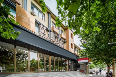 James Joyce Coffetel (Shijiazhuang Luquan Xiangyang Street) Các khách sạn gần Shijiazhuang Medical College (Jilian Campus)